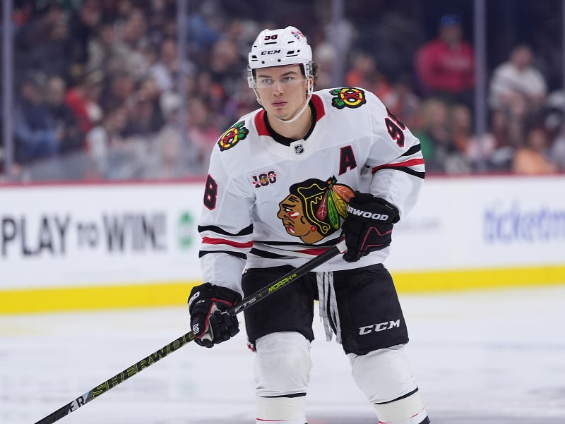 Brutálny kontrakt v NHL: Blackhawks zasypali Bedarda miliónmi, platový strop zaplače