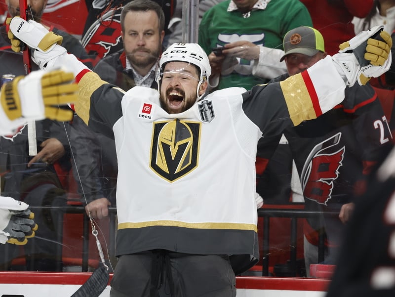 VIDEO Divoký štart finále NHL: Český útočník rozhodol o triumfe Vegas