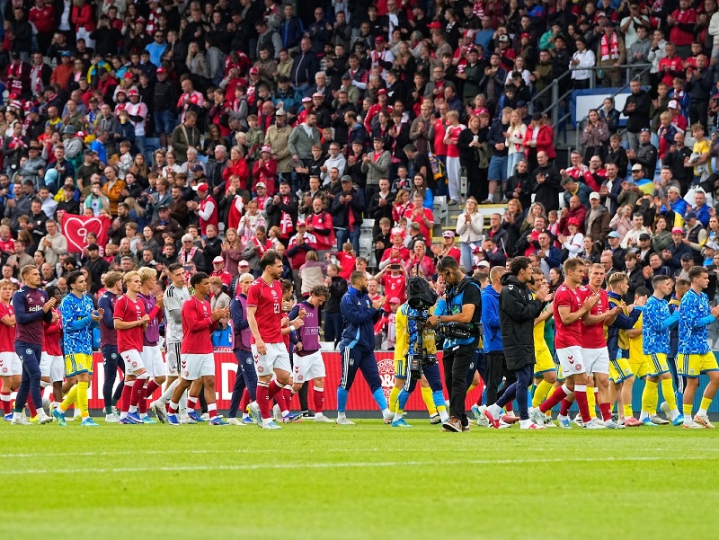Futbalový svet tŕpne: Znova skolaboval Eriksen, Chorvátsko s tesnou výhrou