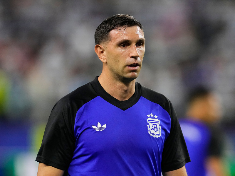 On bojuje za Argentínu, kluby rokujú o prestupe: Brankár Martínez na radare 36-násobného majstra