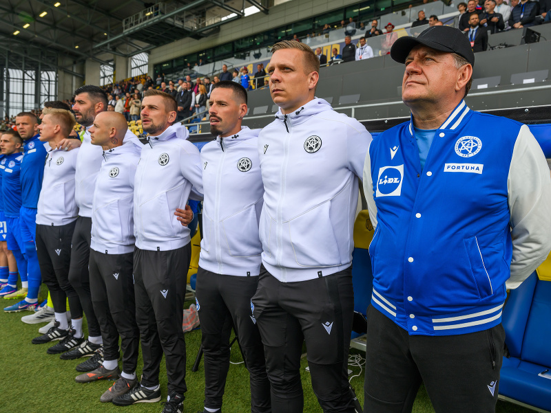 Futbalový zväz oproti Calzonovi ušetrí poriadny balík: Weiss a dvojica asistentov podpísali zmluvu