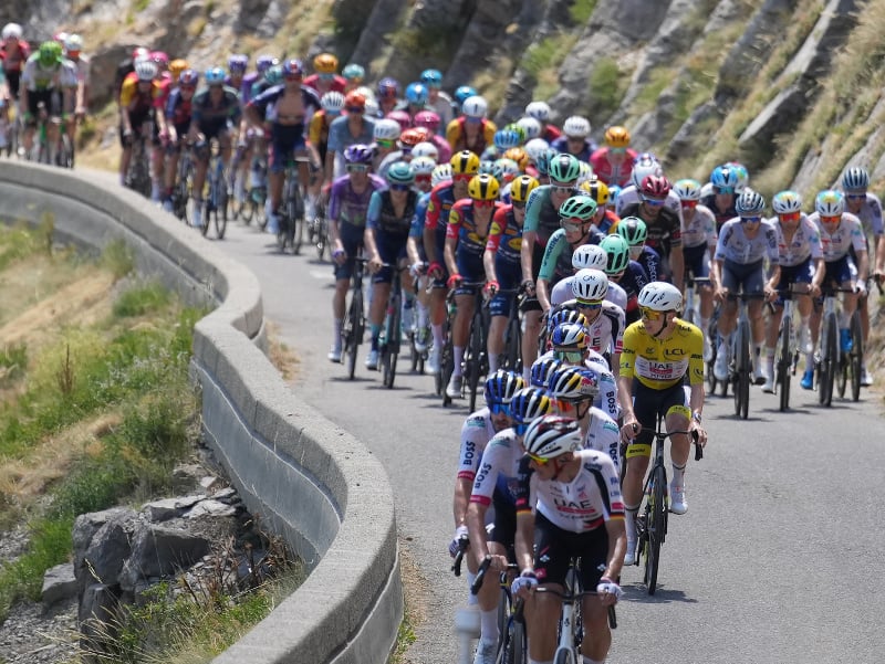 VIDEO On je blázon a fenomén: Pogačar po strhujúcej jazde oslávil piaty triumf na Tour