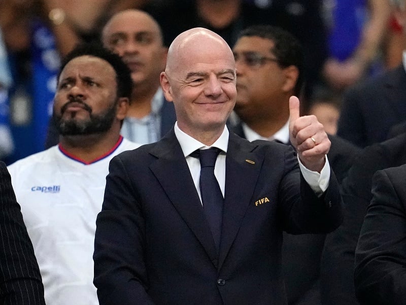 To myslí vážne? Radšej mal mlčať... Šéf FIFA zhodnotil MS vo futbale a zosmiešnil samého seba