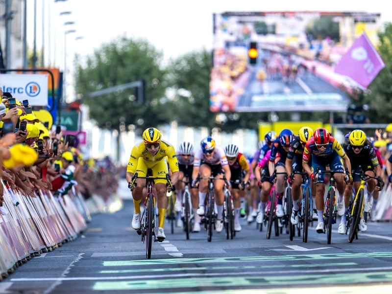Kuriózna kontroverzia na Tour de France: Tímy žiadajú kontroly podprseniek