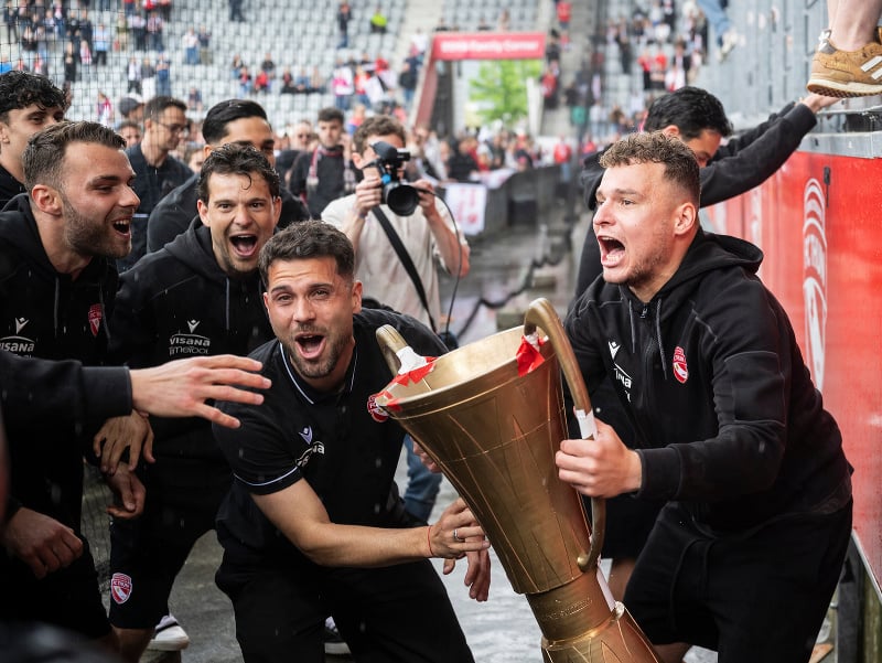 Totálny rozpad majstra: Po senzačnom titule prichádza debakel 0:7 a masívny výpredaj kádra