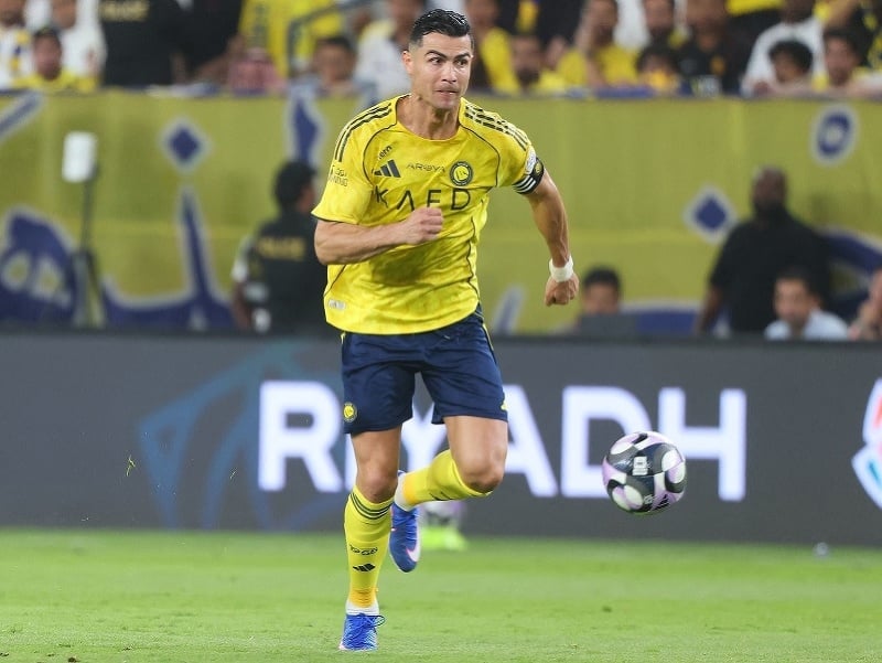 VIDEO Parádna strela z diaľky pred očami Ronalda: Duda umlčal oslabený Al-Nassr premiérovým gólom