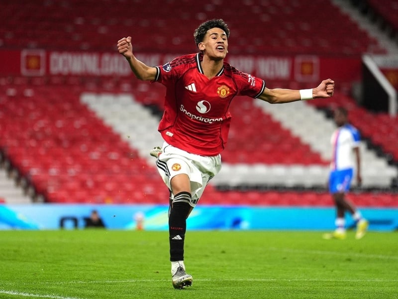 Zažiaril hetrikom a mal absolvovať veľký debut: Opustí 15-ročný talent Manchester United?