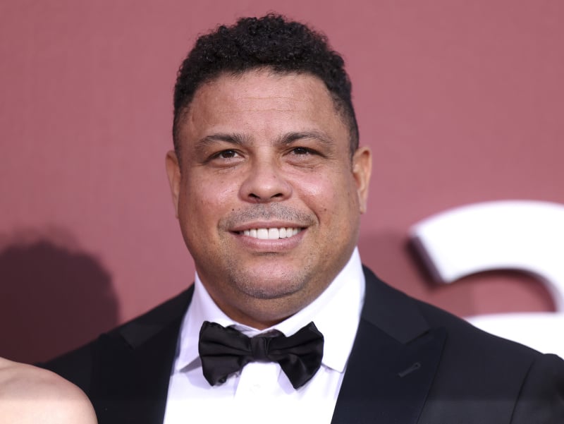 Deti mali účes podľa neho, on zmenil futbal: El Fenomeno Ronaldo sfúkne 50 sviečok na torte