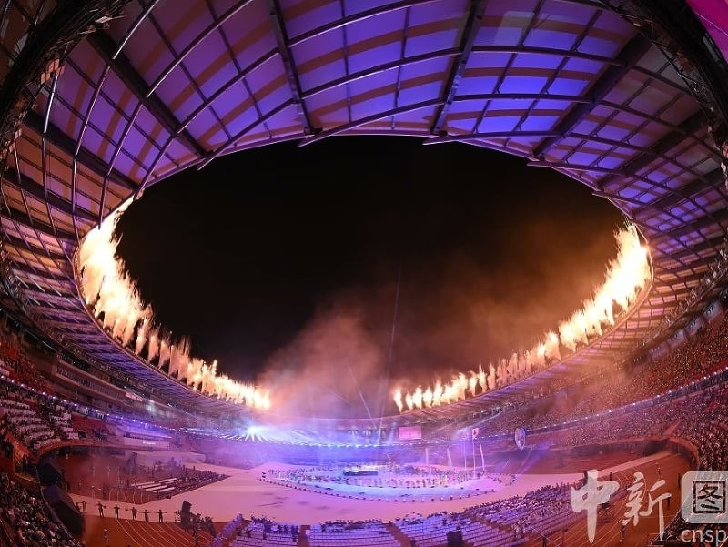 VIDEO Tisíce prázdnych miest: Extrémny vietor ovplyvnil návštevnosť otváracieho ceremoniálu hier