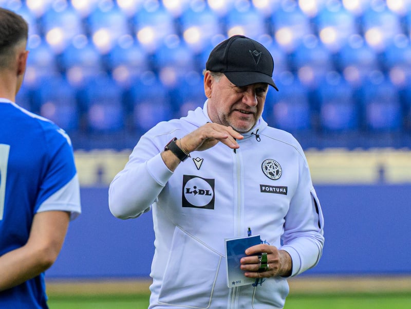 VIDEO Weiss oslávil narodeniny priamo pri reprezentácii: Trénera čakal originálny darček