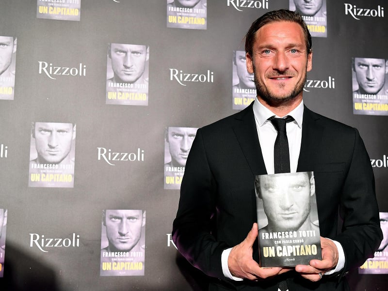 Živio, pán futbalista! Svetová legenda, génius a majster sveta oslavuje krásne jubileum