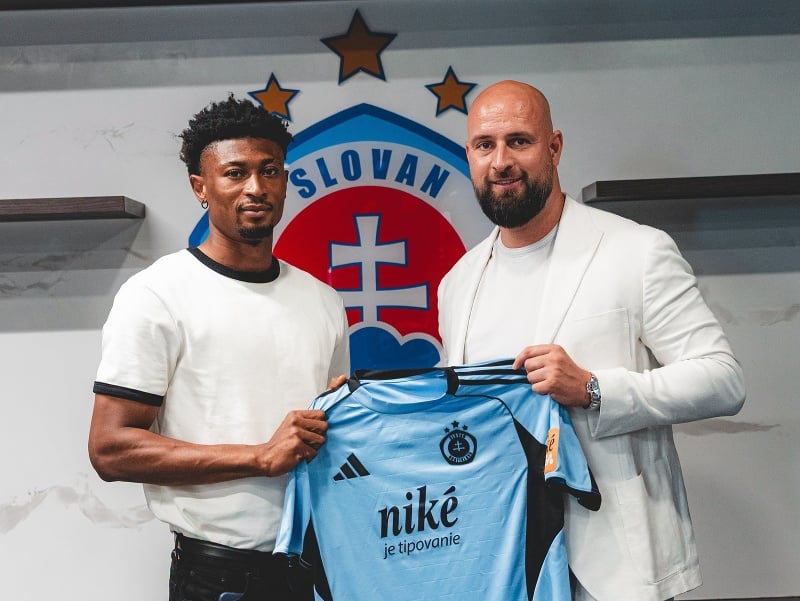 FOTO Zostáva v belasom drese: Slovan odmietol ponuky zo zahraničia a poistil si jednu z opôr