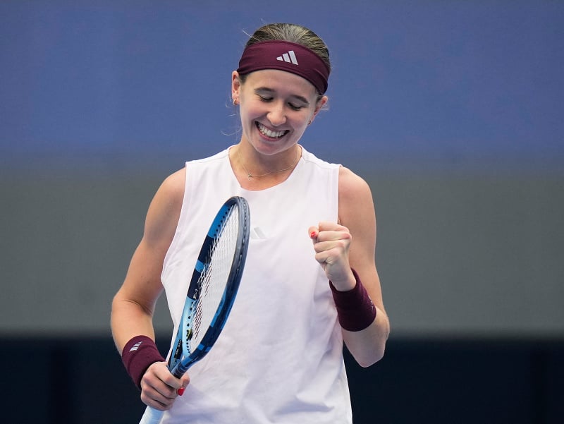 VIDEO České derby trvalo iba 67 minút: Finalistka Wimbledonu odišla z kurtu s kanárom