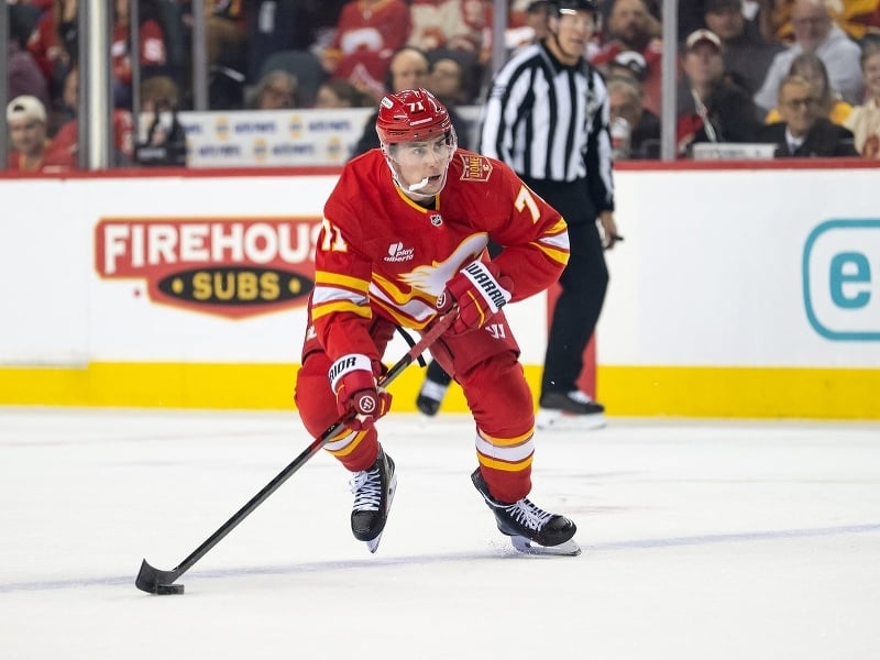 V histórii NHL mali horšiu bilanciu len dvaja hráči: Nemec zažíva mimoriadne zlý štart v novom klube