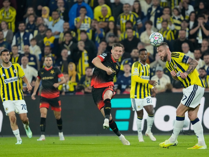 Škriniar v akcii ako kapitán s asistenciou: Jeho Fenerbahce v závere šokovala pražská Slavia