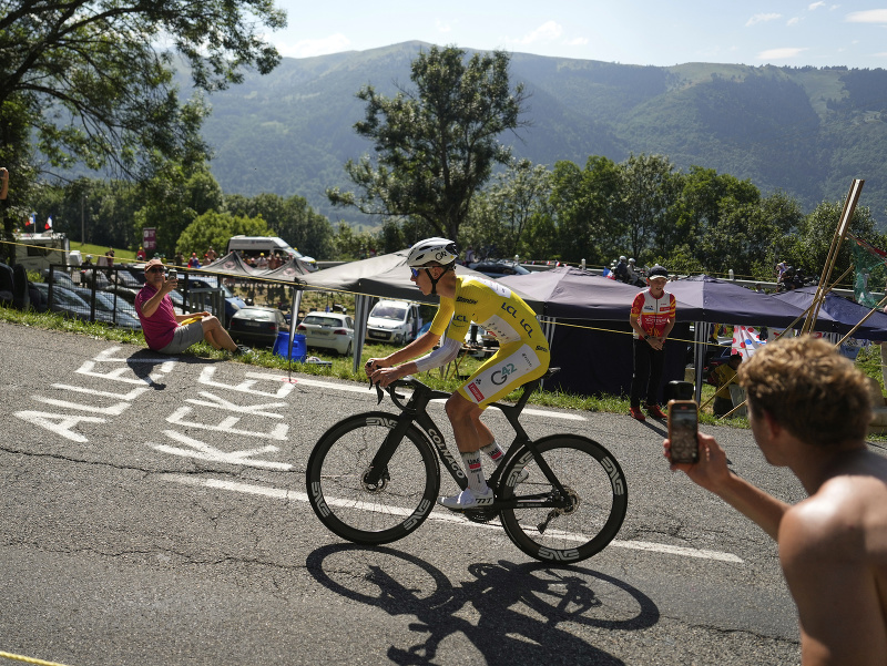 Tadej Pogačar počas 13. etapy Tour de France 2025