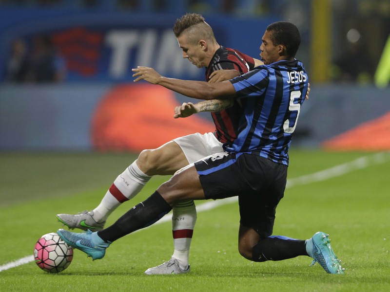 Juraj Kucka a Juan Jesus v súboji