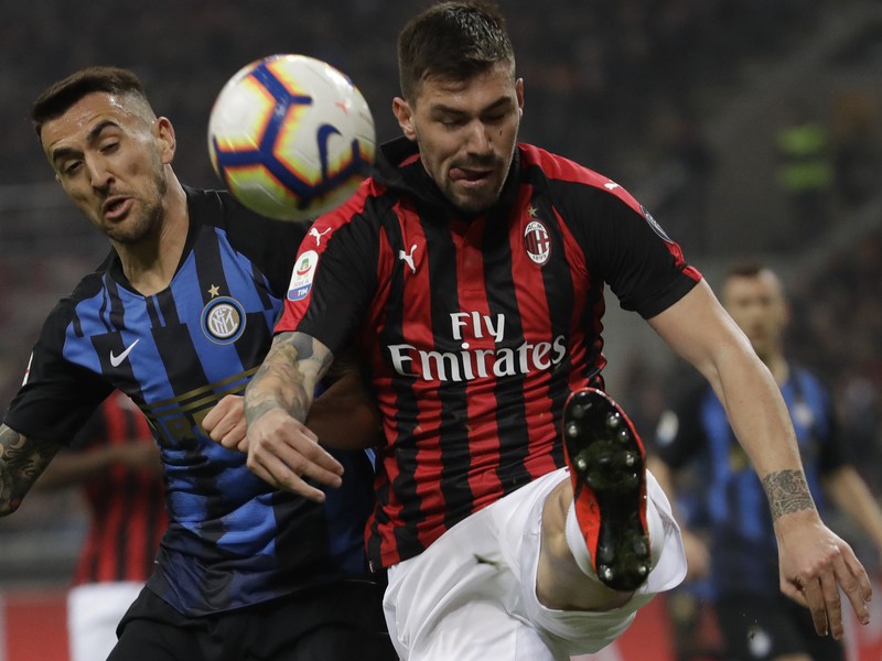 Alessio Romagnoli a Matias Vecino