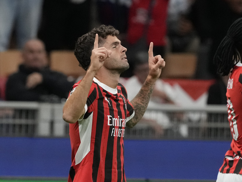 Christian Pulišič oslavuje strelený gól milánskeho AC