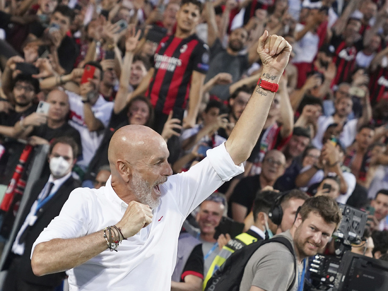 Stefano Pioli oslavuje zisk majstrovského titulu AC Miláno
