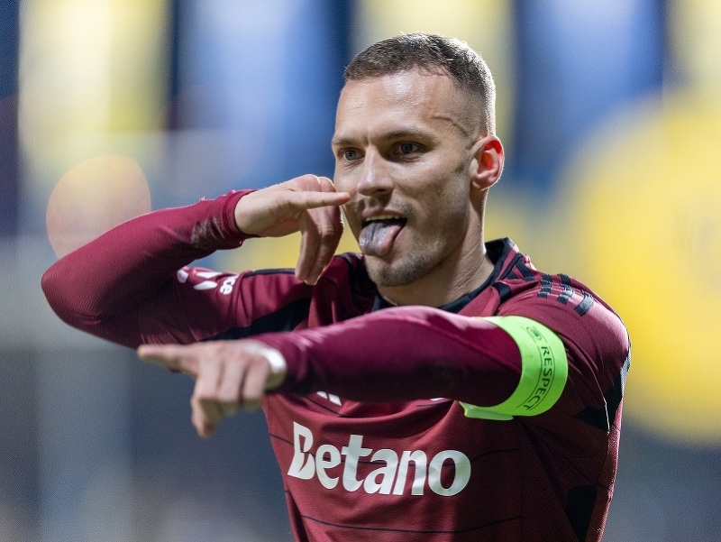Lukáš Haraslín oslavuje gól pražskej Sparty