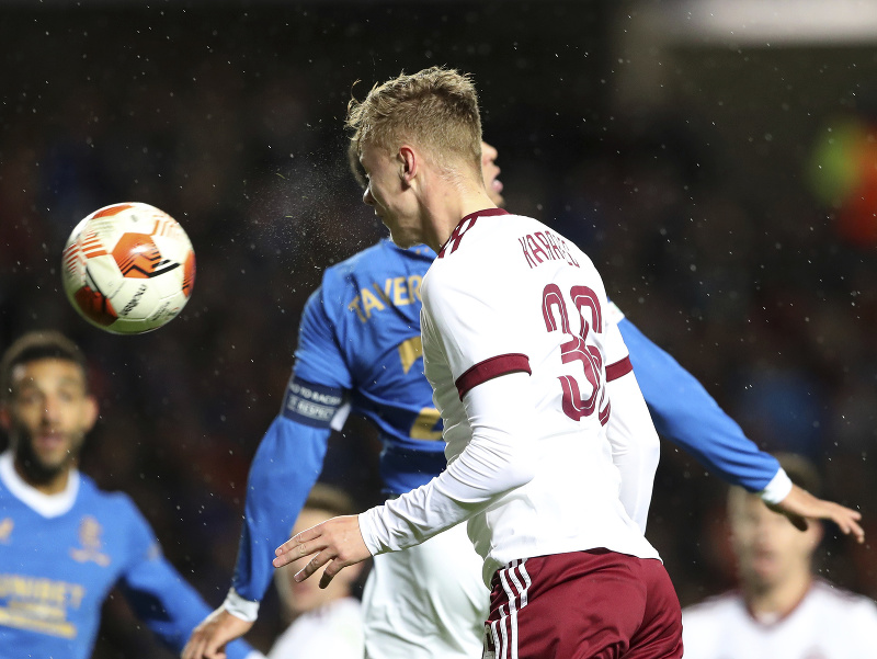 Český futbalista Adam Karabec v drese Sparty Praha