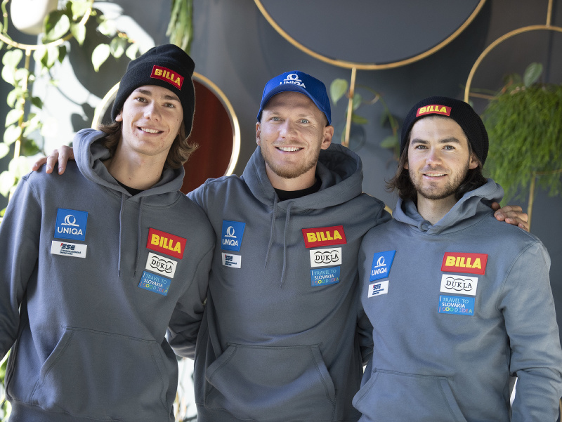 Na snímke slovenskí reprezentanti v lyžovaní a bratia Žampovci, zľava Teo, Adam a Andreas počas tlačovej konferencie pred začiatkom zimnej sezóny