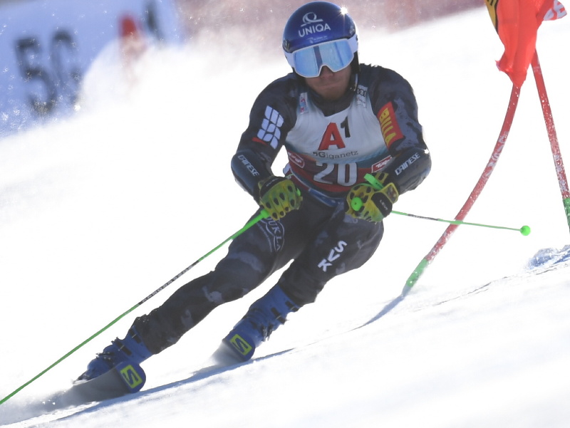 Slovák Adam Žampa počas prvého kola úvodného obrovského slalomu novej sezóny Svetového pohára alpských lyžiarov v rakúskom Söldene