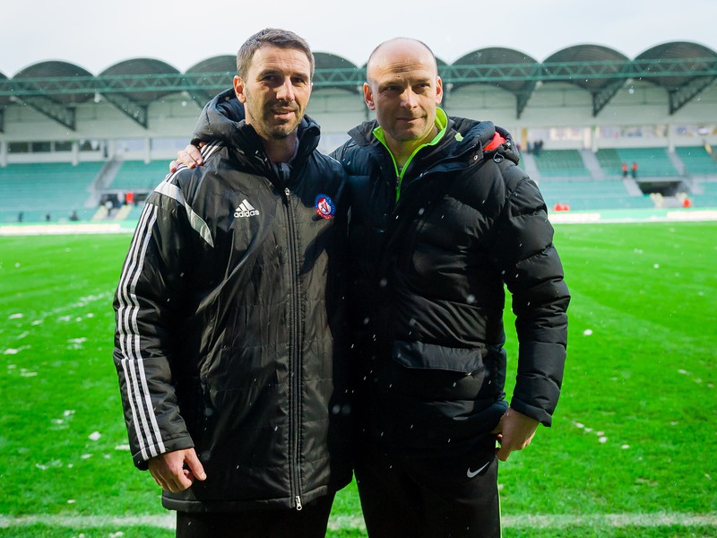 Tréner AS Trenčín Martin Ševela (vľavo) a tréner MŠK Žilina Adrián Guľa (vpravo) na brífingu k zrušenému zápasu 