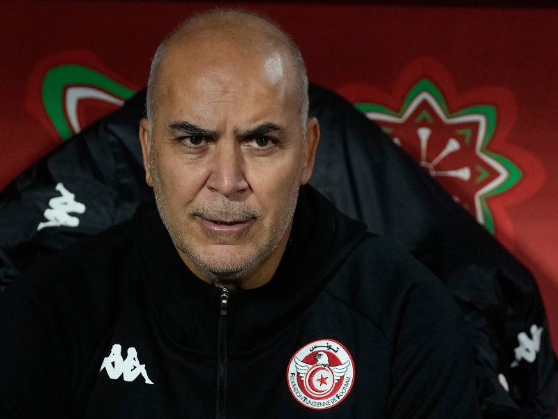 Sami Trabelsi na lavičke Tuniska počas Afrického pohára národov