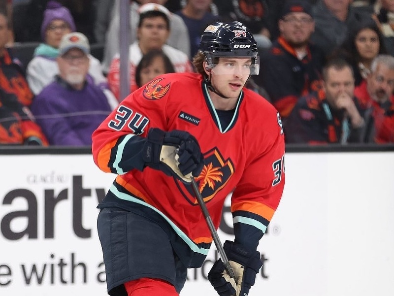 Marián Studenič v drese Coachella Valley Firebirds