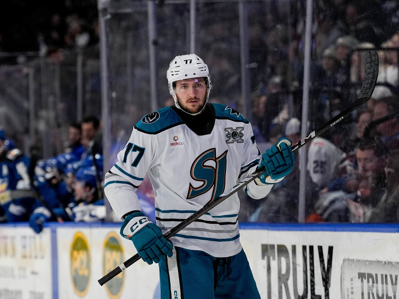 Slovenský útočník Pavol Regenda v drese San Jose Barracuda v AHL