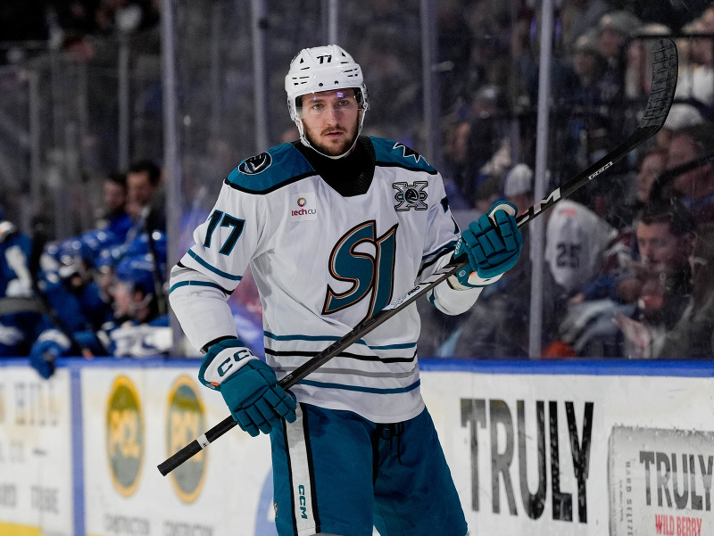 Slovenský útočník Pavol Regenda v drese San Jose Barracuda v AHL