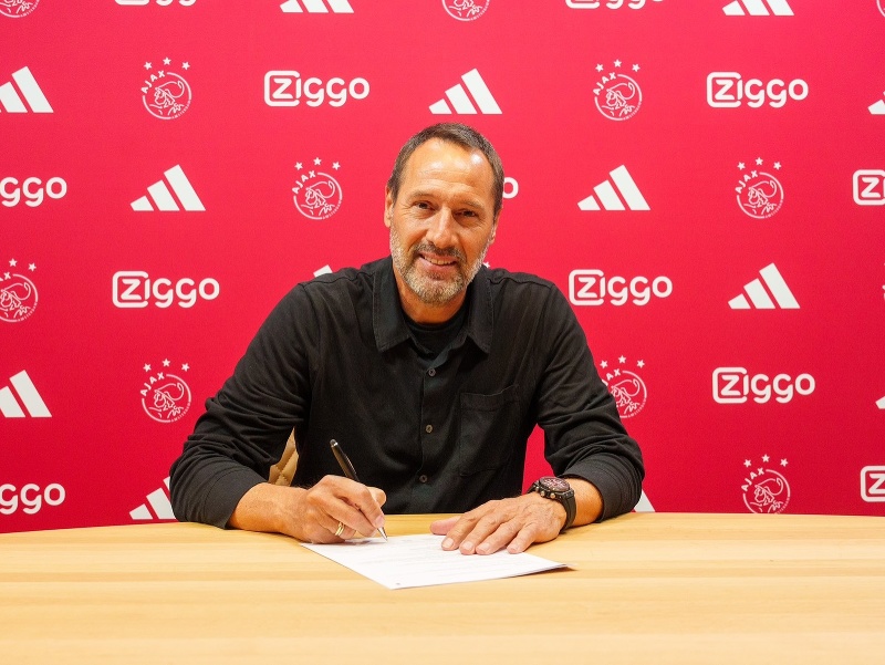 John van 't Schip sa stal dočasným trénerom Ajaxu Amsterdam
