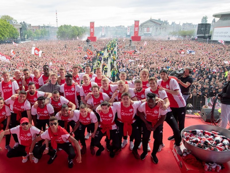 Fanúšikovia oslávili so svojimi hrdinami titul Ajaxu