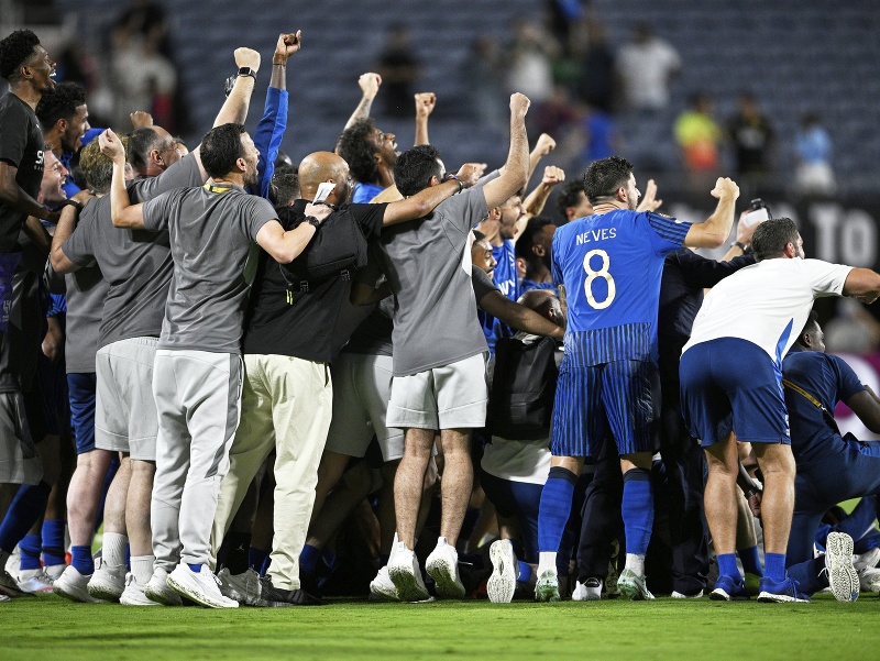 Jasajúci hráči Al-Hilal po postupe do štvrťfinále MS klubov