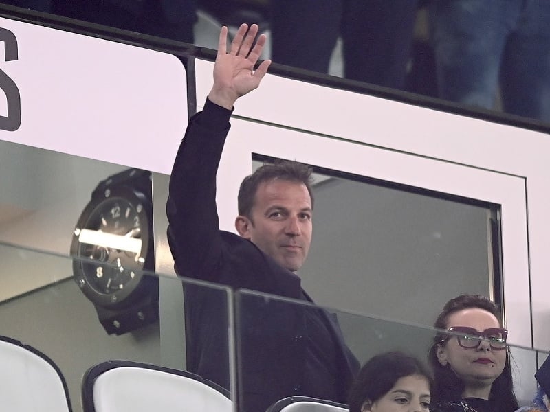 Alessandro Del Piero zdraví divákov na štadióne Juventusu Turín 