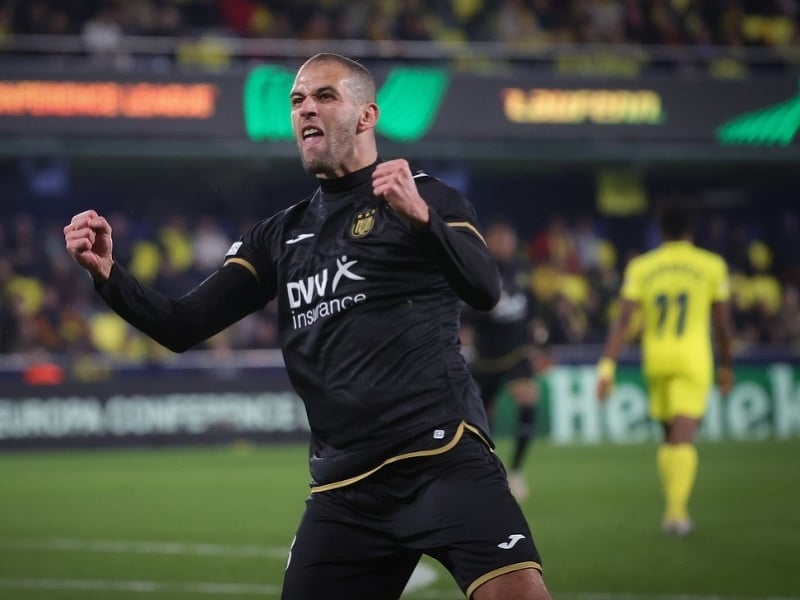 Islam Slimani oslavuje víťazný a postupový gól Anderlechtu
