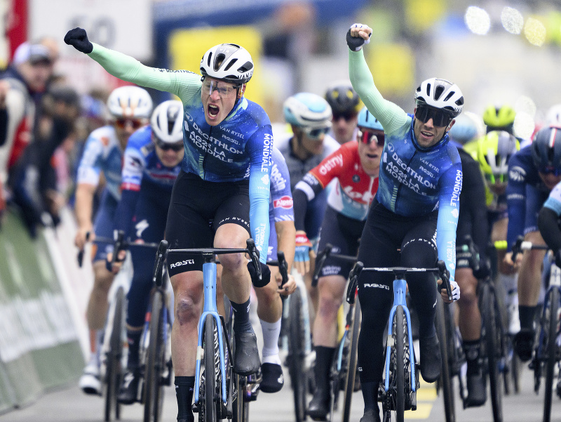 Dorian Godon a Andrea Vendrame z tímu Decathlon AG2R La Mondiale

