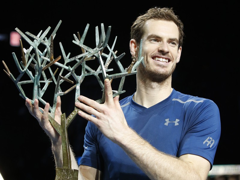 Andy Murray s víťaznou trofejou