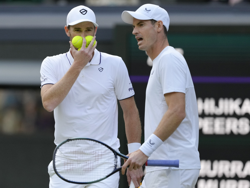 Andy Murray (vpravo) a jeho brat Jamie Murray