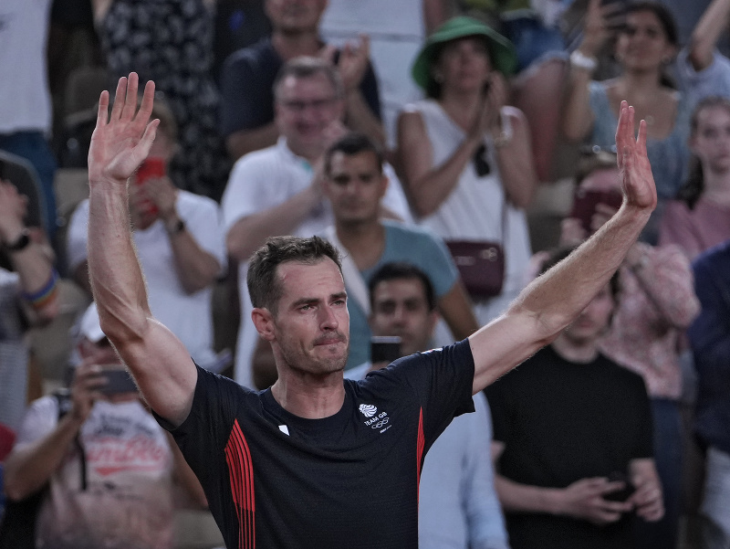 Andy Murray sa rozlúčil s kariérou prehrou vo štvrťfinále štvorhry