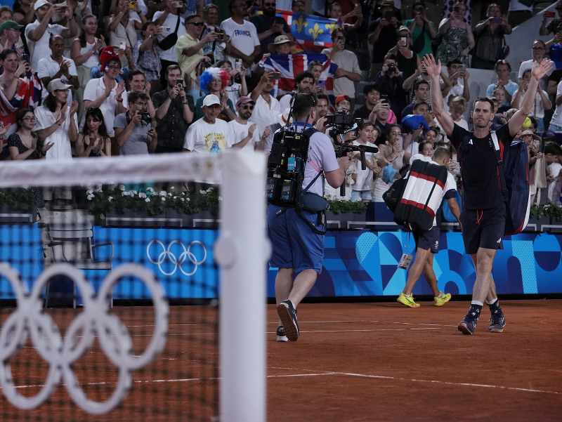 Andy Murray sa rozlúčil s kariérou prehrou vo štvrťfinále štvorhry