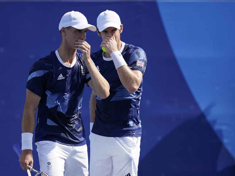 Britskí tenisti Andy Murray a Joe Salisbury 
