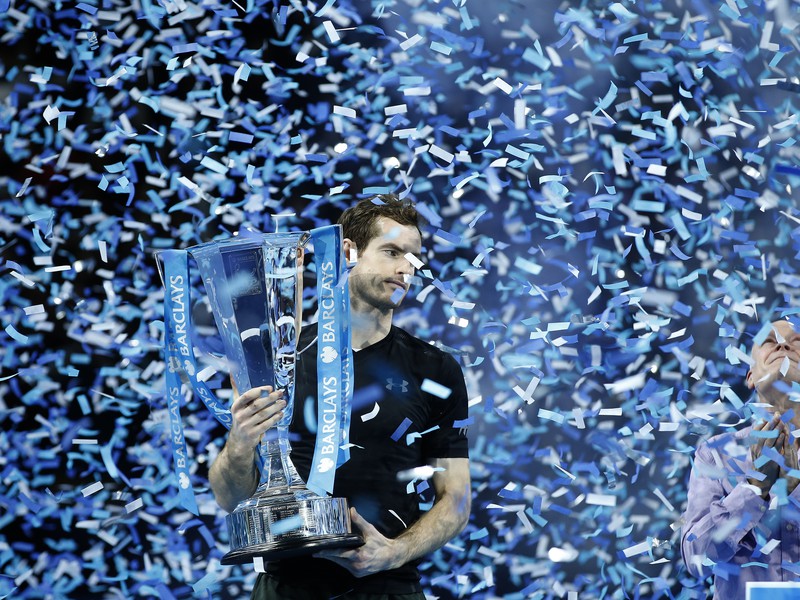 Andy Murray s trofejou pre víťaza