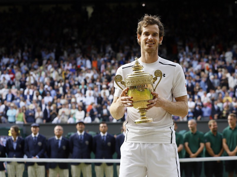 Andy Murray sa teší z triumfu na Wimbledone