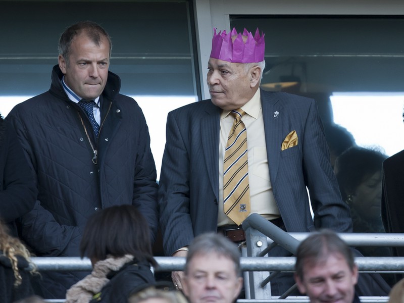 Assem Allam (vpravo) už nebude majiteľom anglického tímu Hull City