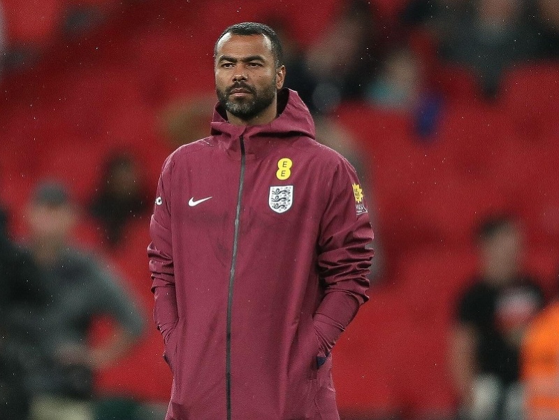 Ashley Cole ako asistent trénera reprezentácie Anglicka