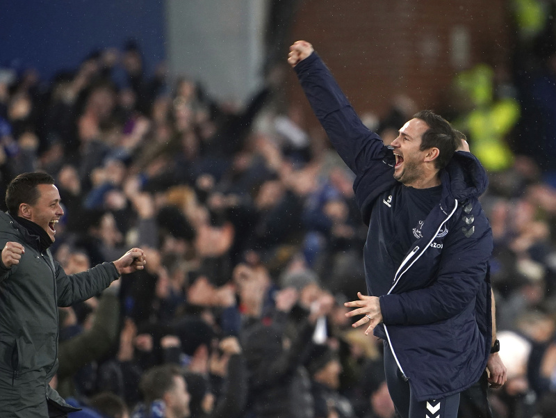 Frank Lampard oslavuje prvý triumf na lavičke Evertonu