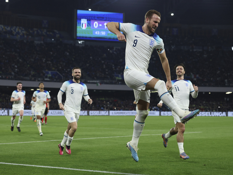 Harry Kane oslavuje gól v drese Anglicka